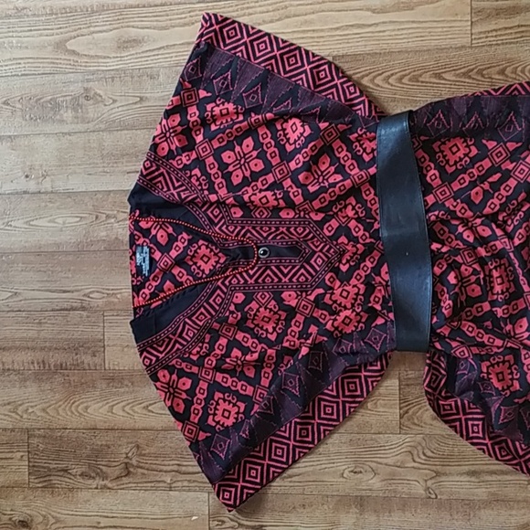 Red and Black Kaftan - Picture 3 of 5